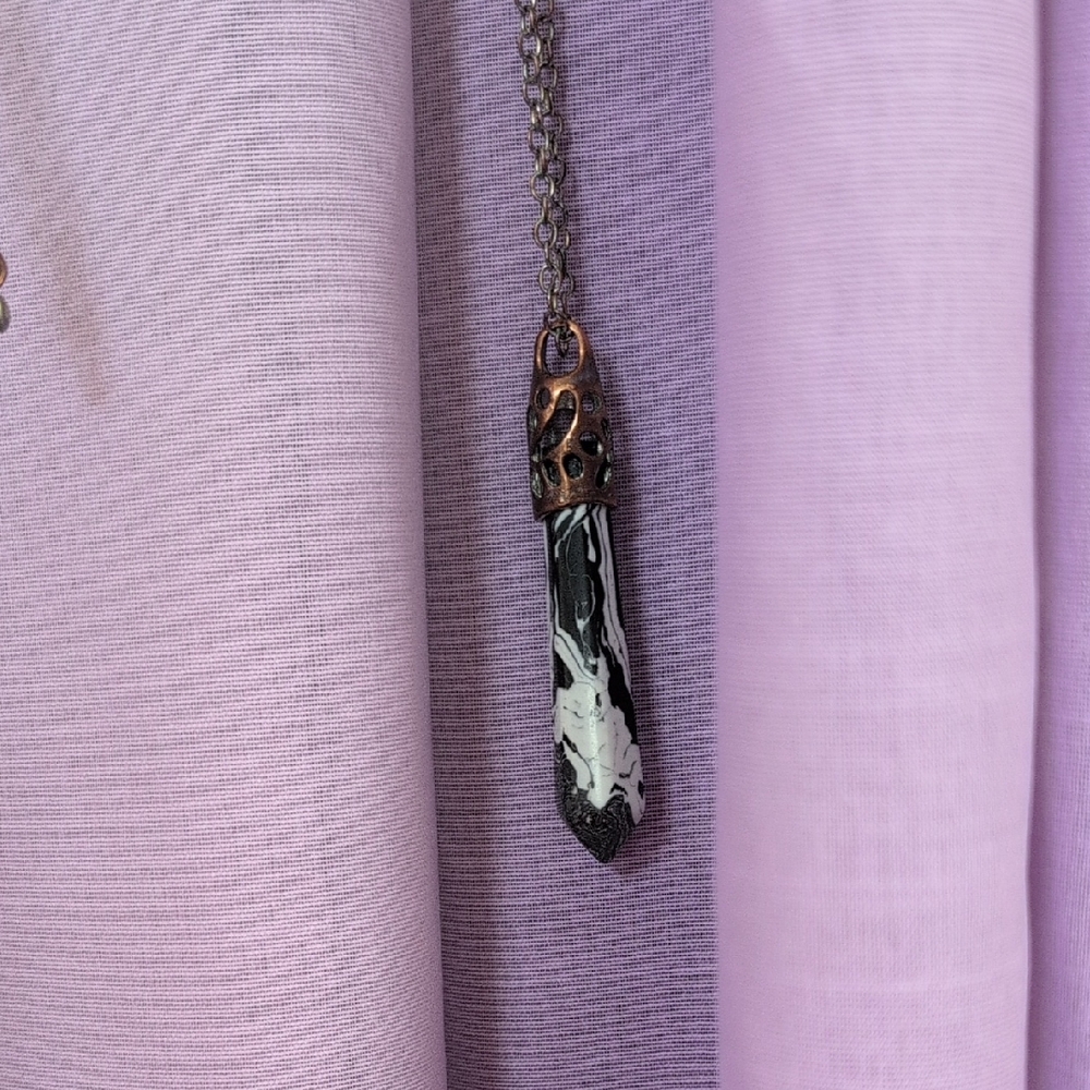 30 In Chain With Black And White Pendant